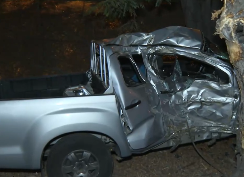 El conductor de una camioneta se estrelló contra un árbol en el kilómetro 12 de la Vía a la Costa. El conductor de una camioneta se estrelló contra un árbol en el kilómetro 12 de la Vía a la Costa.