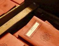 Fotografía referencial de libretas de afiliados nazis.