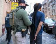 Fotografía proporcionada por el Servicio de Inmigración y Control de Aduanas de EE.UU., el Equipo de Operaciones de Fugitivos de la Ciudad de Nueva York llevó a cabo operaciones de aplicación específicas que resultaron en la detención de un ciudadano dominicano ilegal el 28 de enero de 2025 en la ciudad de Nueva York.