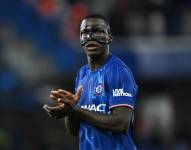 Moisés Caicedo en un partido con el Chelsea