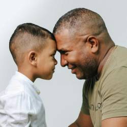 Día del Padre en Ecuador | Así son los papás: conectados, hogareños y preocupados por su salud