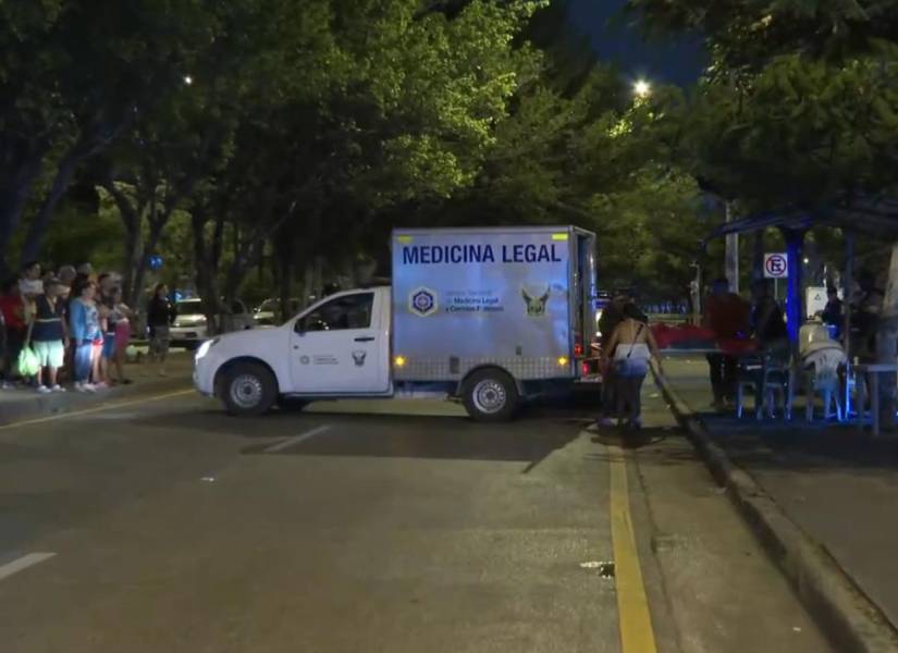 Imagen de un carro Medicina Legal,